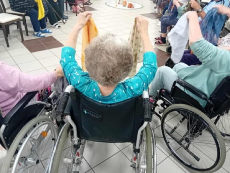 Örömtánc a Kálóczy téri Idősek Otthonában